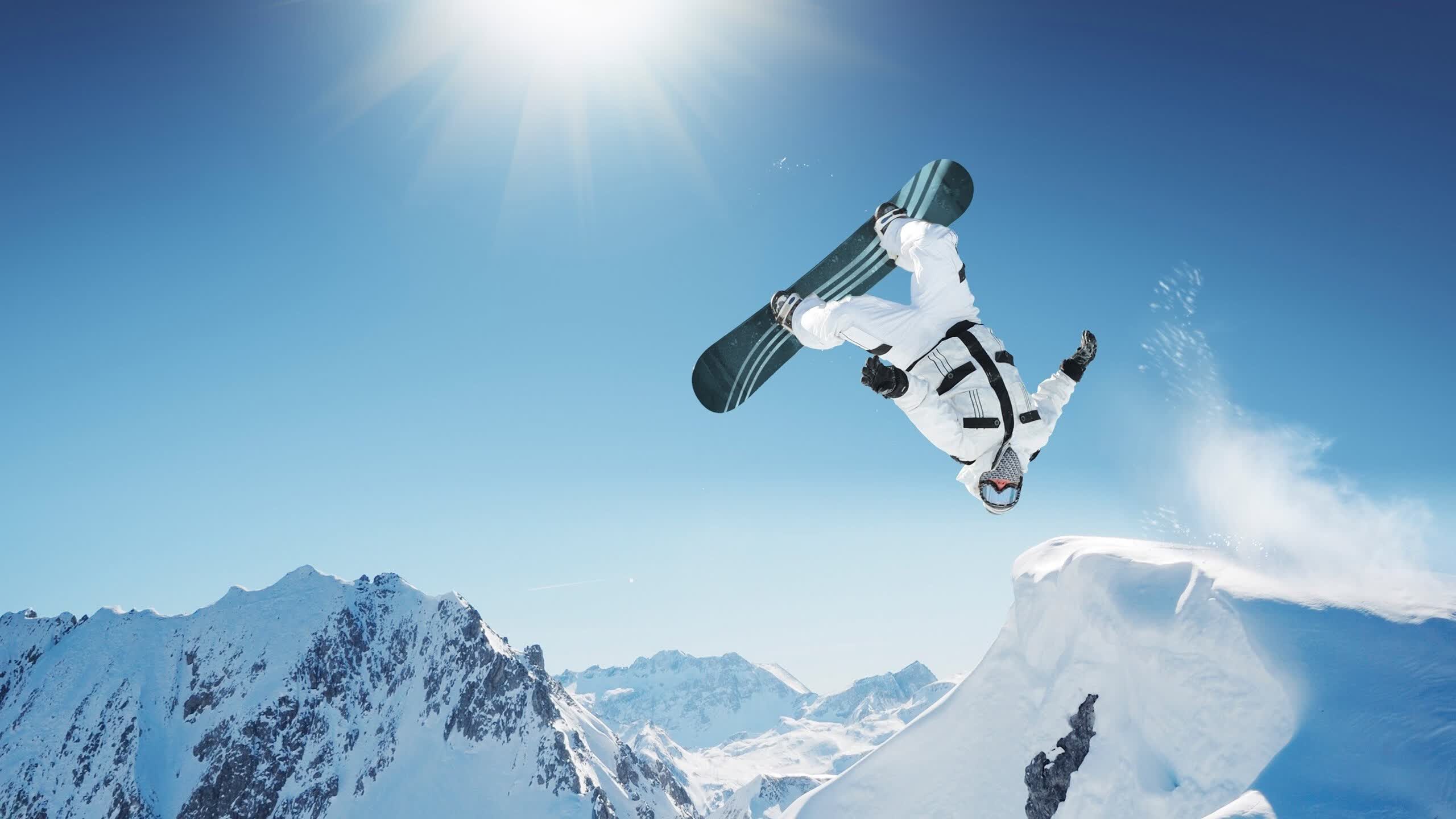 从费德勒十连败到西班牙主帅受压，体育世界那根紧绷的弦